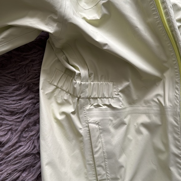 Patagonia Raincoat - Picture 4 of 5